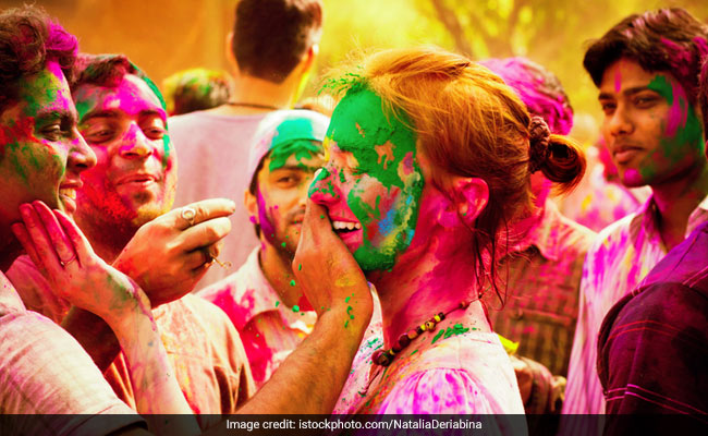Holi 2022: Take Care Of Your Hair & Skin With These Pre and Post-Holi Tips