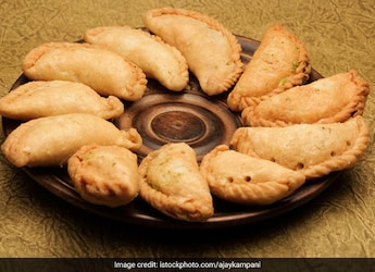 This Halwa-Style Mawa Gujiya Will Make Your Holi Celebrations  All The More Special! This Halwa-Style Mawa Gujiya Will Make Your Holi Celebrations  All The More Special!
