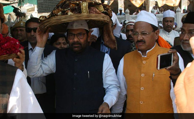 Minister MA Naqvi Offers <i>"Chadar"</i> At Ajmer Shrine On Behalf Of PM Modi