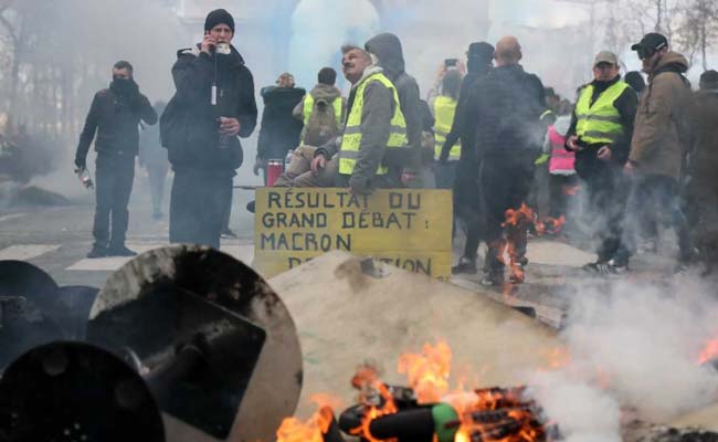 Paris Stores Looted In New ''Yellow Vest'' Riots