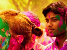 होली के रंगों से भागते हैं दूर तो इस बार जरूर खेलें होली, तन ही नहीं मन को भी रंग देगा ये त्योहार, मेंटल हेल्थ को होंगे ये फायदे होली के रंगों से भागते हैं दूर तो इस बार जरूर खेलें होली, तन ही नहीं मन को भी रंग देगा ये त्योहार, मेंटल हेल्थ को होंगे ये फायदे