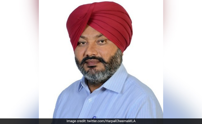 AAP Leaders Hold Protest Against Punjab Minister 