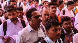 MP में संविदा कर्मियों को परमानेंट होने के लिए देनी होगी परीक्षा, जानें क्या हैं नए नियम