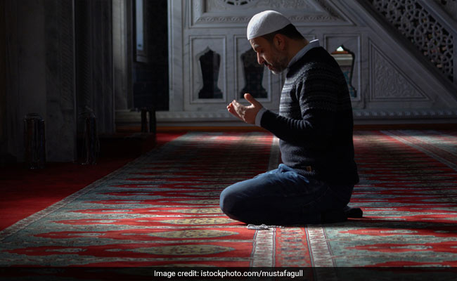 हमले के बाद पहली बार क्राइस्टचर्च मस्जिद में अदा की गई नमाज