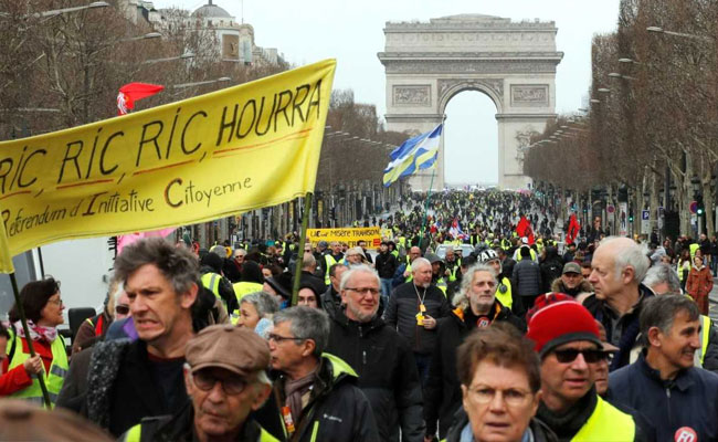Hundreds March In Paris As Childminders Join 'Yellow Vest' Protests