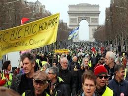 Hundreds March In Paris As Childminders Join 'Yellow Vest' Protests Hundreds March In Paris As Childminders Join 'Yellow Vest' Protests
