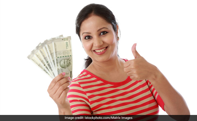 Women's Day Special: टैक्स बचाने के 3 आसान तरीके, पढ़ें और फिर करें निवेश Women's Day Special: टैक्स बचाने के 3 आसान तरीके, पढ़ें और फिर करें निवेश