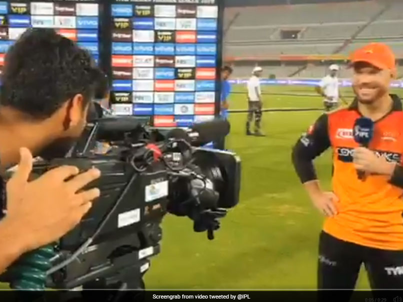 Bhuvneshwar Kumar Turns Cameraman; Help David Warner Record His Farewell Message
