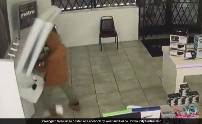 Clumsy Thief Drops Phone Display Shelf On Himself In Hilarious Video