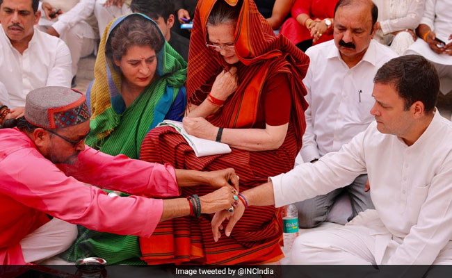 Sonia Gandhi With Her Children At <i>Havan</i> In Raebareli Before Nomination