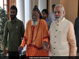 केरल के सबसे बुजुर्ग व्यक्ति ने मनाया 102वां जन्मदिन, चर्च में काटा खास 'अप्पम' केरल के सबसे बुजुर्ग व्यक्ति ने मनाया 102वां जन्मदिन, चर्च में काटा खास 'अप्पम'