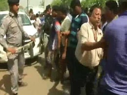 मतदान के दौरान बंगाल में हिंसा पर बोले कुमार विश्वास- दीदी, ये सत्ता का अहंकार है या धन का नशा? मतदान के दौरान बंगाल में हिंसा पर बोले कुमार विश्वास- दीदी, ये सत्ता का अहंकार है या धन का नशा?