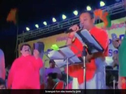 VIDEO: जब संबित पात्रा ने मंच पर गाया 'तुम मिले दिल खिले', तो झूम उठी जनता VIDEO: जब संबित पात्रा ने मंच पर गाया 'तुम मिले दिल खिले', तो झूम उठी जनता