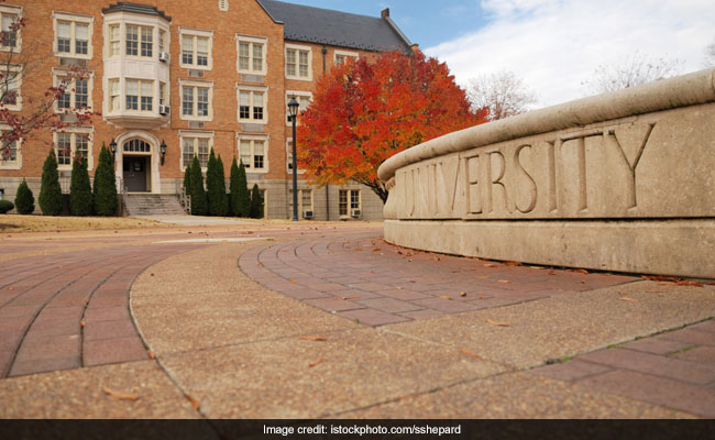 विदेश में पढ़ने वालों छात्रों को भारतीय दूतावास का मैसेज, एडमिशन से पहले ध्यान रखें ये 3 बातें