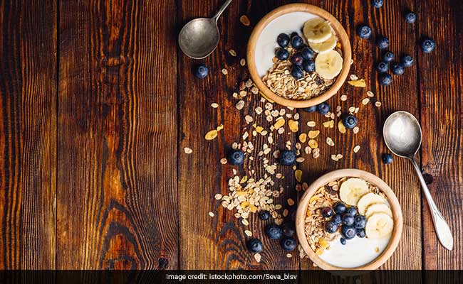 Soak Oats Overnight To Make Bircher Muesli For The Easiest Breakfast Recipe Ever!