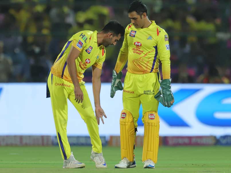 Watch: MS Dhoni Convinced By Deepak Chahar To Take DRS "In Nick Of Time"