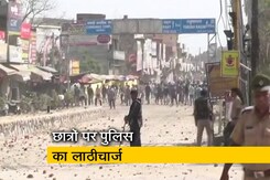 हरियाणा में पुलिसवालों ने किया छात्रों पर लाठीचार्ज हरियाणा में पुलिसवालों ने किया छात्रों पर लाठीचार्ज