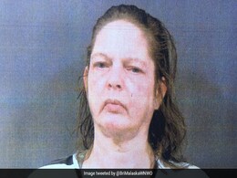 महिला ने हफ्तों तक घर में कुर्सी पर रखी बॉयफ्रेंड की सड़ी हुई लाश, अंदर होता था कुछ ऐसा, पुलिस हैरान महिला ने हफ्तों तक घर में कुर्सी पर रखी बॉयफ्रेंड की सड़ी हुई लाश, अंदर होता था कुछ ऐसा, पुलिस हैरान