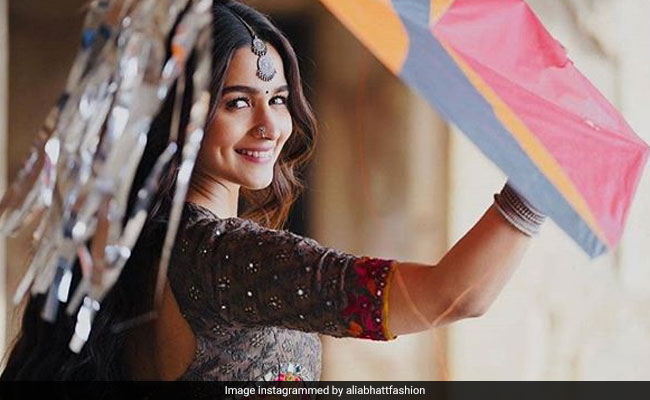 <I>Kalank</I>: While Alia Bhatt's Roop Wows Everyone, She Claims To 'Lack <I>Adaa</i> Of Yesteryear Heroines'