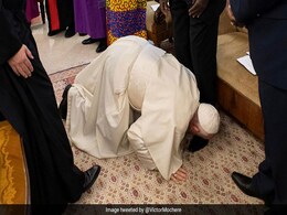 VIRAL VIDEO: घुटनों पर बैठ, पोप ने एक-एक कर सभी नेताओं के चूमे पैर, इतिहास में पहली बार हुआ ऐसा VIRAL VIDEO: घुटनों पर बैठ, पोप ने एक-एक कर सभी नेताओं के चूमे पैर, इतिहास में पहली बार हुआ ऐसा