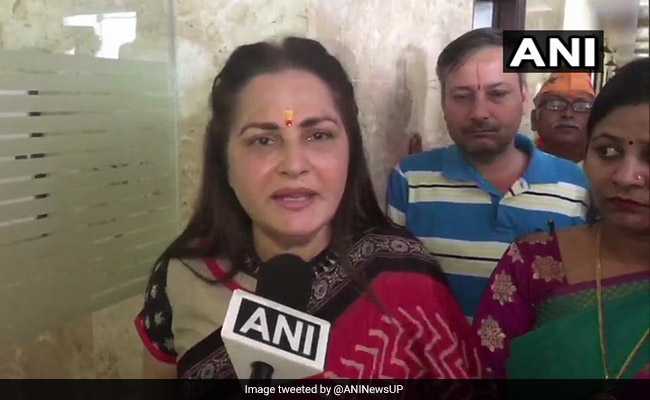 India Election 2019: "Should I Die? Will That Satisfy You?" Jaya Prada Hits Back At Azam Khan India Election 2019: "Should I Die? Will That Satisfy You?" Jaya Prada Hits Back At Azam Khan