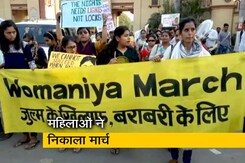 वाराणसी में अपनी मांगों को लेकर सड़क पर उतरीं महिलाएं वाराणसी में अपनी मांगों को लेकर सड़क पर उतरीं महिलाएं