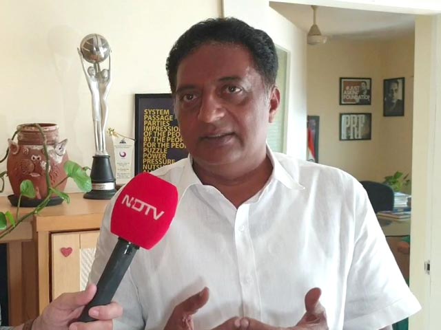 प्रकाश राज ने सरकार पर साधा निशाना, बोले- तीन हजार करोड़ रुपये की प्रतिमाओं की जरूरत नहीं है बल्कि...