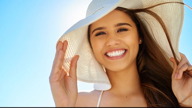 Eat healthy for a young and glowing skin this summer