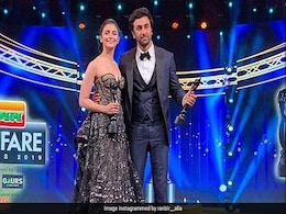 आलिया भट्ट ने रणबीर कपूर से शादी को लेकर तोड़ी चुप्पी तो पापा महेश भट्ट बोले- दोनों ही प्यार में हैं... आलिया भट्ट ने रणबीर कपूर से शादी को लेकर तोड़ी चुप्पी तो पापा महेश भट्ट बोले- दोनों ही प्यार में हैं...