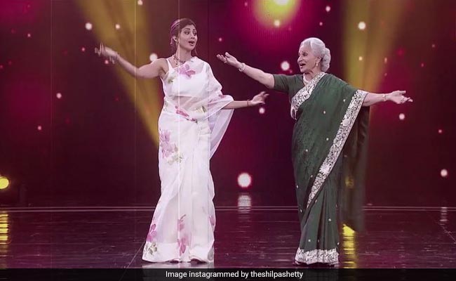 When Shilpa Shetty And Waheeda Rehman Danced To '<i>Aaj Phir Jeene Ki Tamanna Hai</i>'