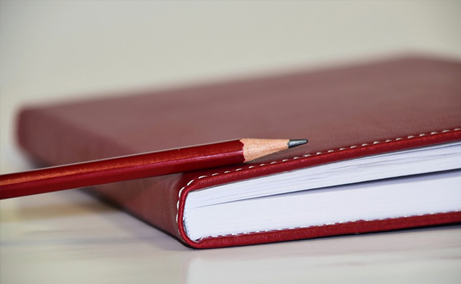 10 साल की बच्ची के नहीं हैं हाथ फिर भी जीता नेशनल हैंडराइटिंग कॉम्पिटिशन, जानिए कैसे