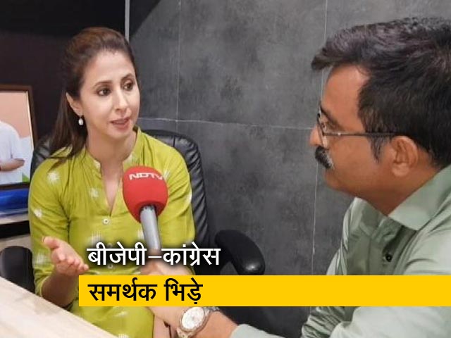 उर्मिला मातोंडकर के प्रचार के दौरान हंगामा