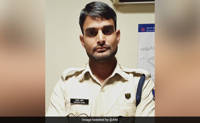 Man Allegedly Poses As Cop At Delhi Metro Station, Arrested