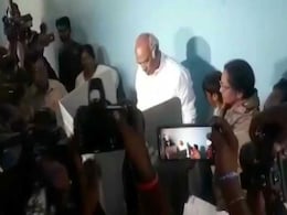 Elections 2019: Voting Underway In Karnataka's Remaining 14 Lok Sabha Seats Elections 2019: Voting Underway In Karnataka's Remaining 14 Lok Sabha Seats