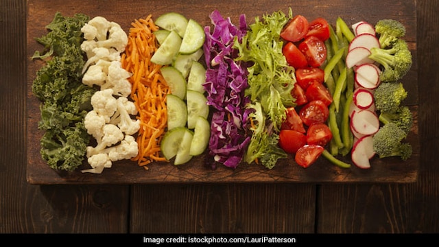 Avoid cross contamination of food, especially with meat and eggs