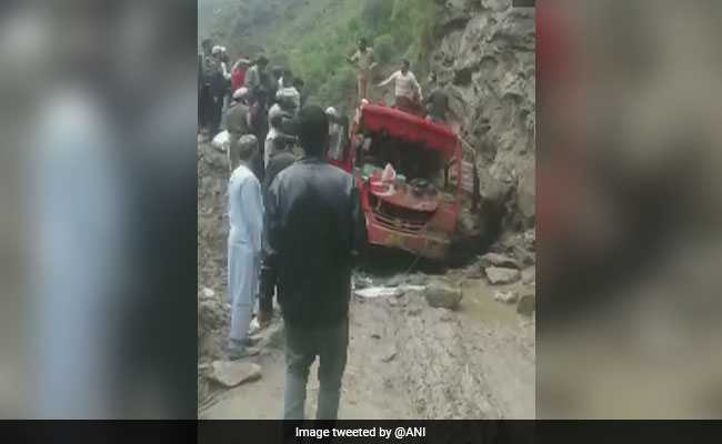 5 Killed, 9 Injured As Boulder Hits Bus After Landslide In Kashmir