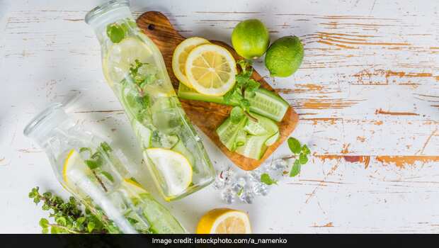 Weight Loss Drink: गर्मी में नेचुरल तरीके से वजन कम करने के लिए ये 4 साधारण ड्रिंक्स कर सकती हैं कमाल