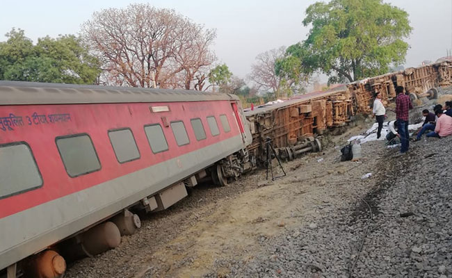 महाप्रबंधक के दौरे के एक दिन बाद ही ट्रेन हादसा, उत्तर मध्य रेलवे जोन सवालों के घेरे में 