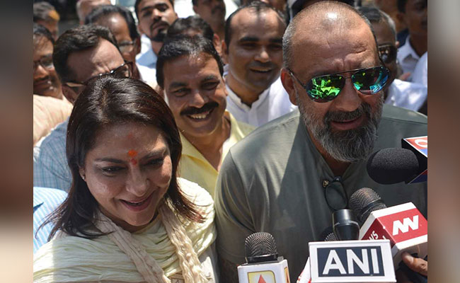 Day Before Deadline, Mumbai Leaders Across Parties File Nomination