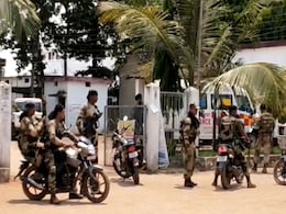 छत्तीसगढ़ के बीजापुर में आईईडी ब्लास्ट, सीआरपीएफ के चार जवान घायल छत्तीसगढ़ के बीजापुर में आईईडी ब्लास्ट, सीआरपीएफ के चार जवान घायल