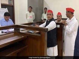आजमगढ़ के चुनाव में गूंज रहा एनकाउंटर का मुद्दा, अखिलेश यादव ने साधा योगी पर निशाना आजमगढ़ के चुनाव में गूंज रहा एनकाउंटर का मुद्दा, अखिलेश यादव ने साधा योगी पर निशाना