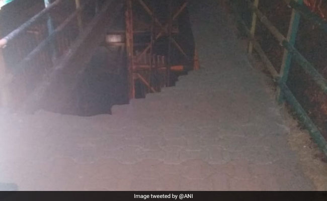 2 Injured After Foot Overbridge Collapses In Navi Mumbai's Vashi