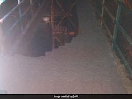 2 Injured After Foot Overbridge Collapses In Navi Mumbai's Vashi 2 Injured After Foot Overbridge Collapses In Navi Mumbai's Vashi