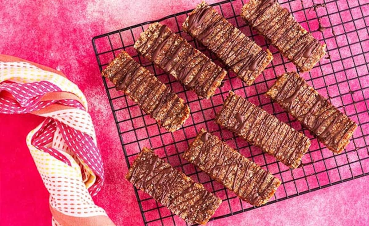 Lifestyle Expert Shares 3 Foods That Fuel Inflammation And Should Be Avoided