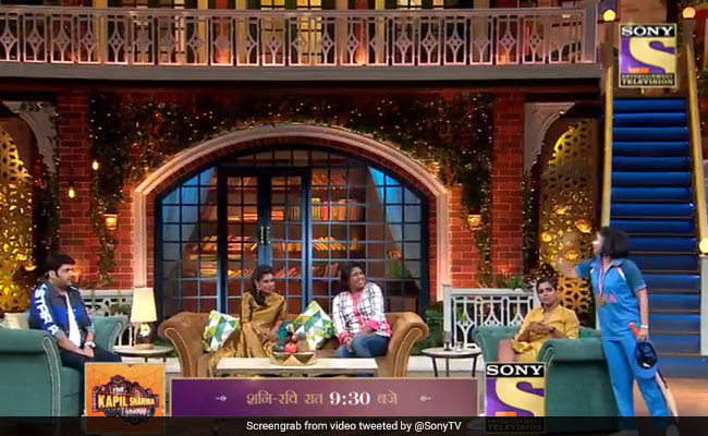 सुमोना चक्रवर्ती ने पहनी टीम इंडिया की जर्सी, तो कपिल शर्मा ने कहा कुछ ऐसा कि Video हुआ वायरल