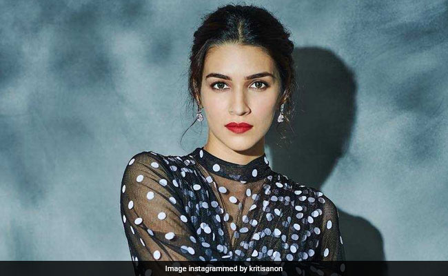 'Luka Chuppi' Actor Kriti Sanon's Birthday Cakes Are Every Chocolate Lover's Dream Come True (See Pics)