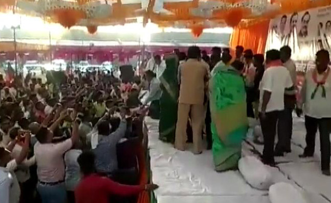 BJP Workers Clash At Maharashtra Minister's Rally Over Candidate Change