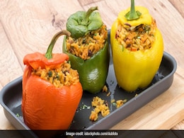 Bharwan Shimla Mirch: शिमला मिर्च की सब्जी खाकर हो गए हैं बोर तो फटाफट बनाएं स्वादिष्ट भरवां शिमला मिर्च, नोट करें रेसिपी Bharwan Shimla Mirch: शिमला मिर्च की सब्जी खाकर हो गए हैं बोर तो फटाफट बनाएं स्वादिष्ट भरवां शिमला मिर्च, नोट करें रेसिपी