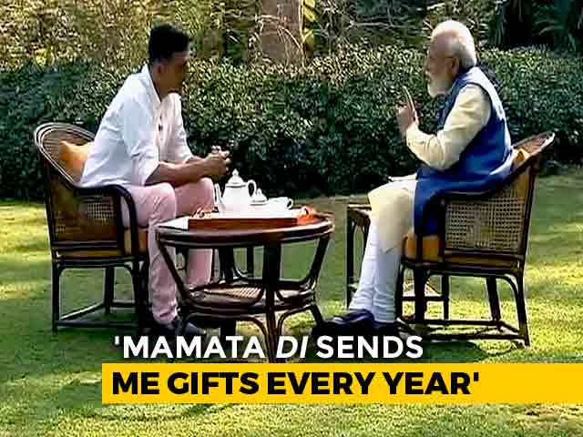 "Mamata <i>Didi</i> Still Sends Kurtas, Sweets Every Year": PM To Akshay Kumar