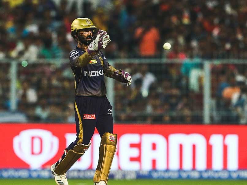 When Dinesh Karthik & Robin Uthappa narrowly escaped of being injured badly When Dinesh Karthik & Robin Uthappa narrowly escaped of being injured badly